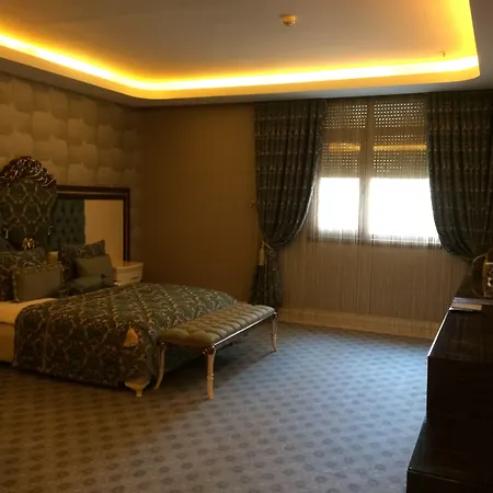 Grand Work & מלון