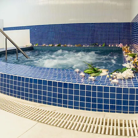 מלון Grand Work & 4*