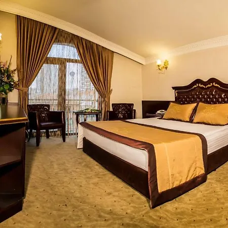 Grand Work & מלון